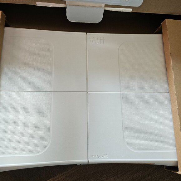 Nintendo Wii Fit Balance Board & Game Bundle - Picture 5 of 5